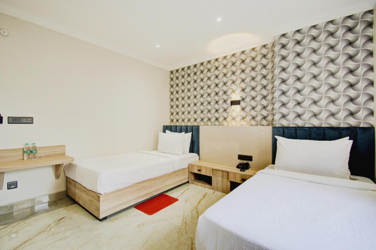 Super Townhouse Gokul Regency Near Dum Dum Metro Station