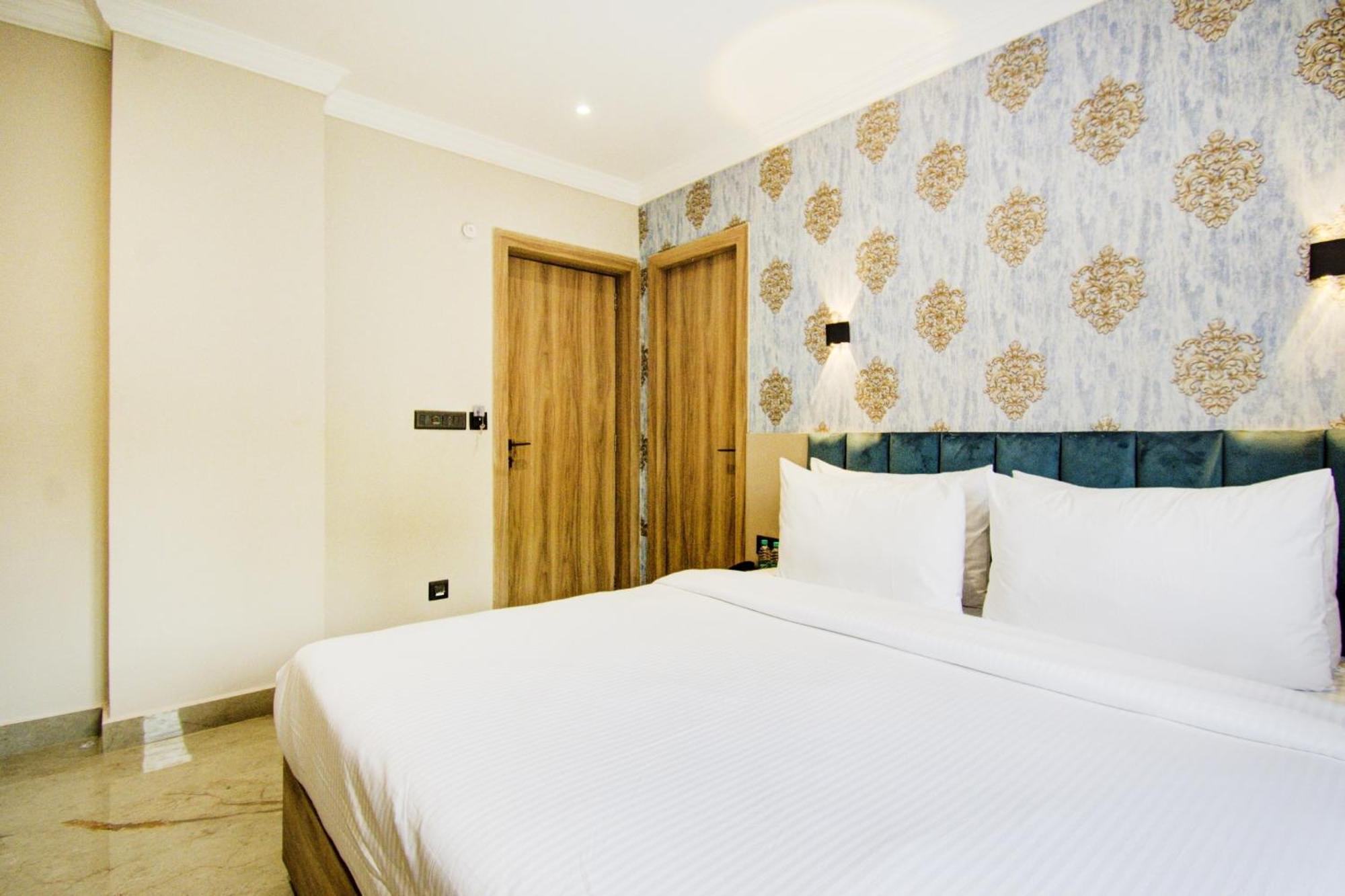 Hotel Super Townhouse Gokul Regency Near Dum Dum Metro Station 4*
