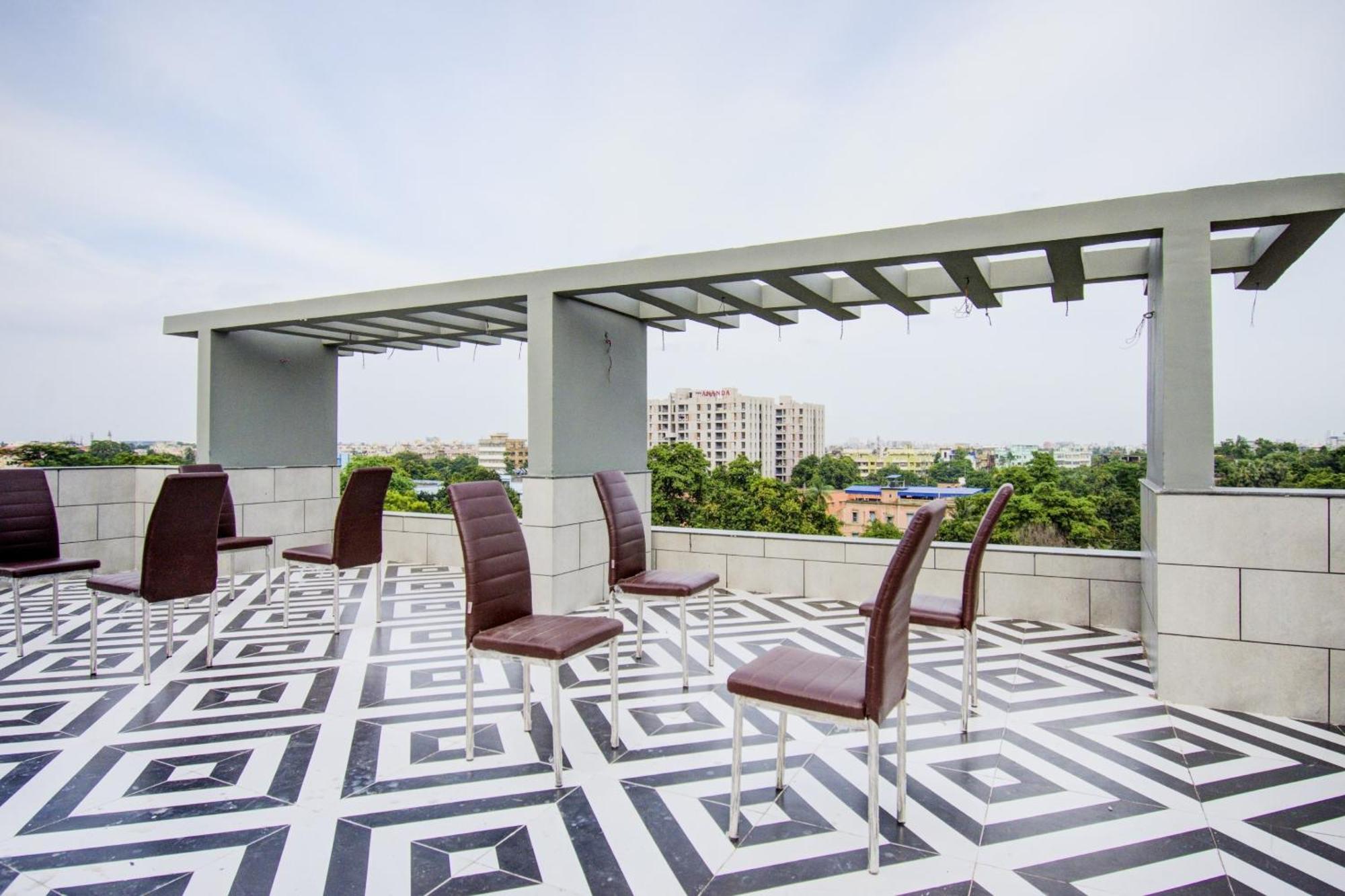 Super Townhouse Gokul Regency Near Dum Dum Metro Station 4*