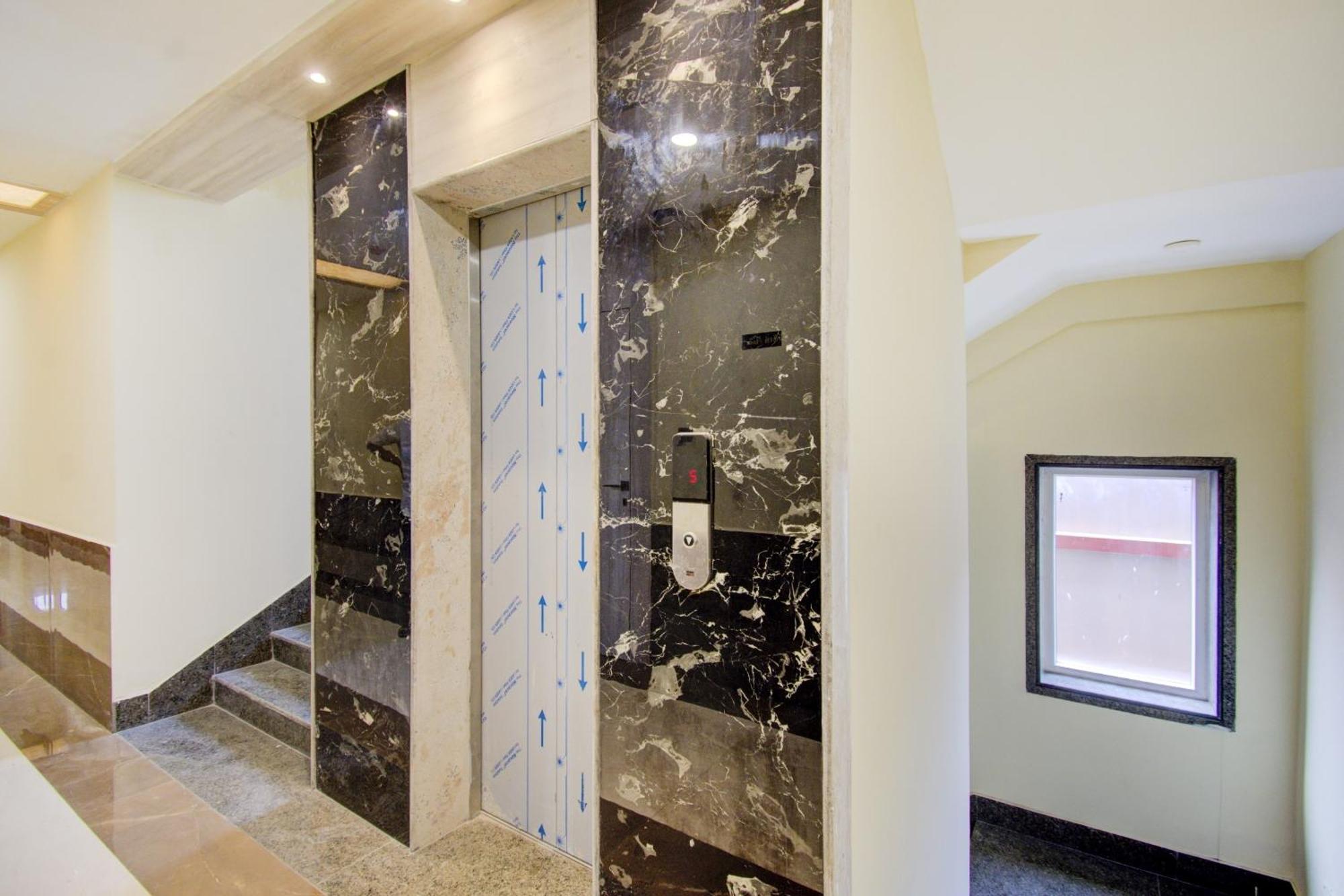 Super Townhouse Gokul Regency Near Dum Dum Metro Station Hotel 4*