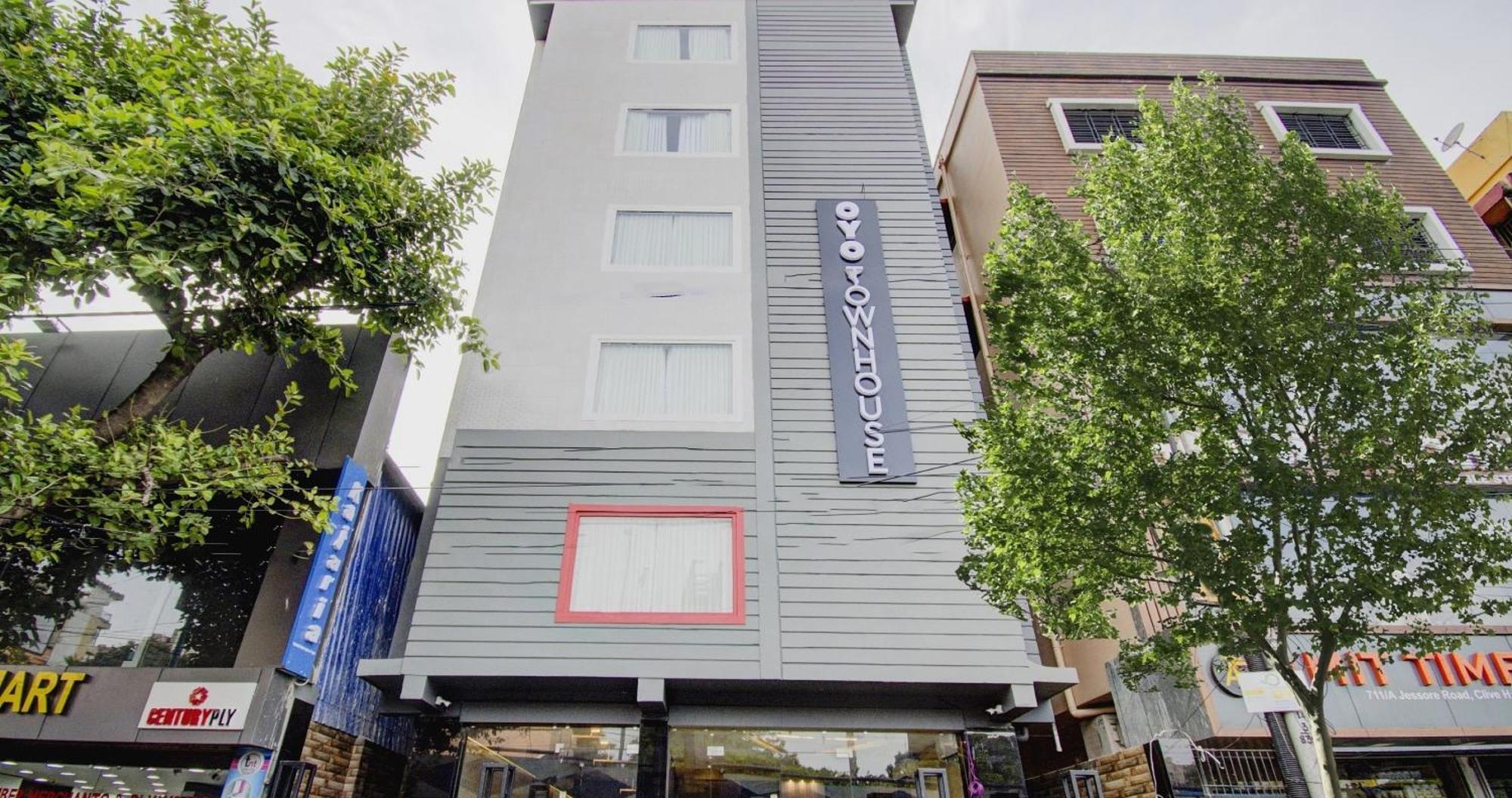 Hotel Super Townhouse Gokul Regency Near Dum Dum Metro Station Kolkata